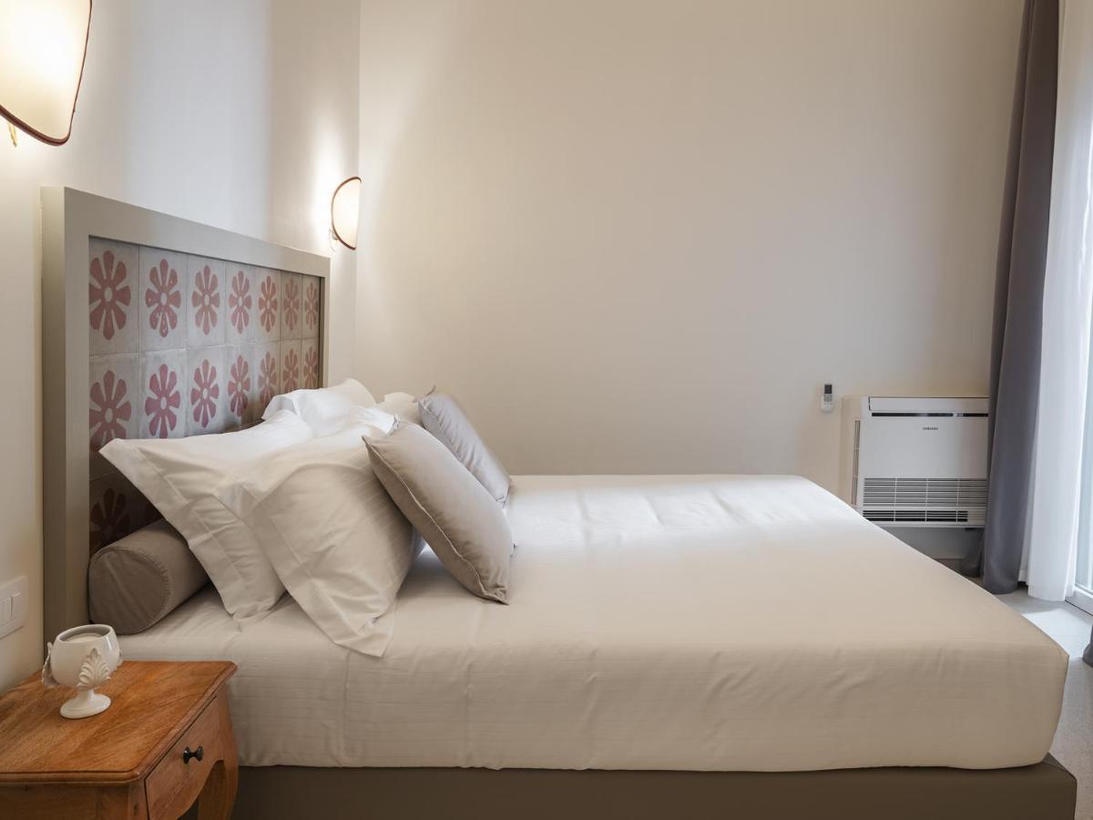 Living U Homesuites Лече Екстериор снимка