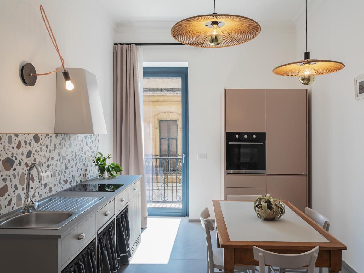 Living U Homesuites Лече Екстериор снимка