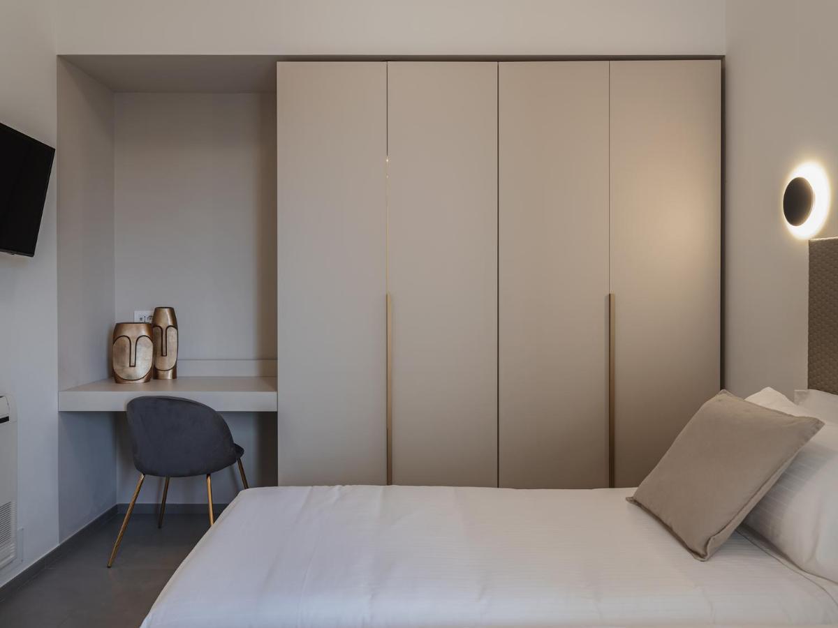 Living U Homesuites Лече Екстериор снимка